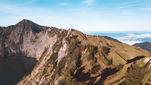 Darmowe zdjęcie z galerii z błękitne niebo, fotografia lotnicza, geologia