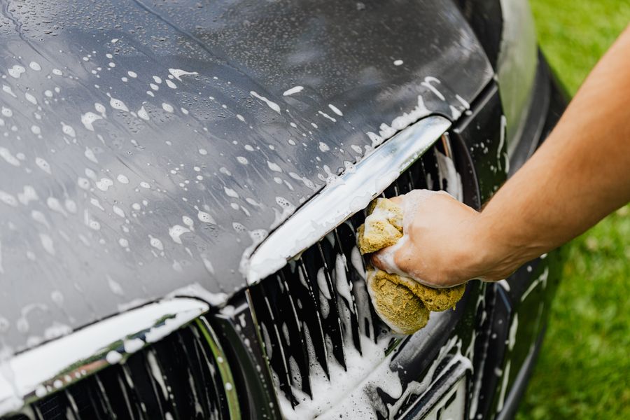 Lavage de la carrosserie d'une voiture