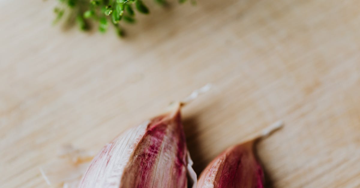 How to peel garlic cloves