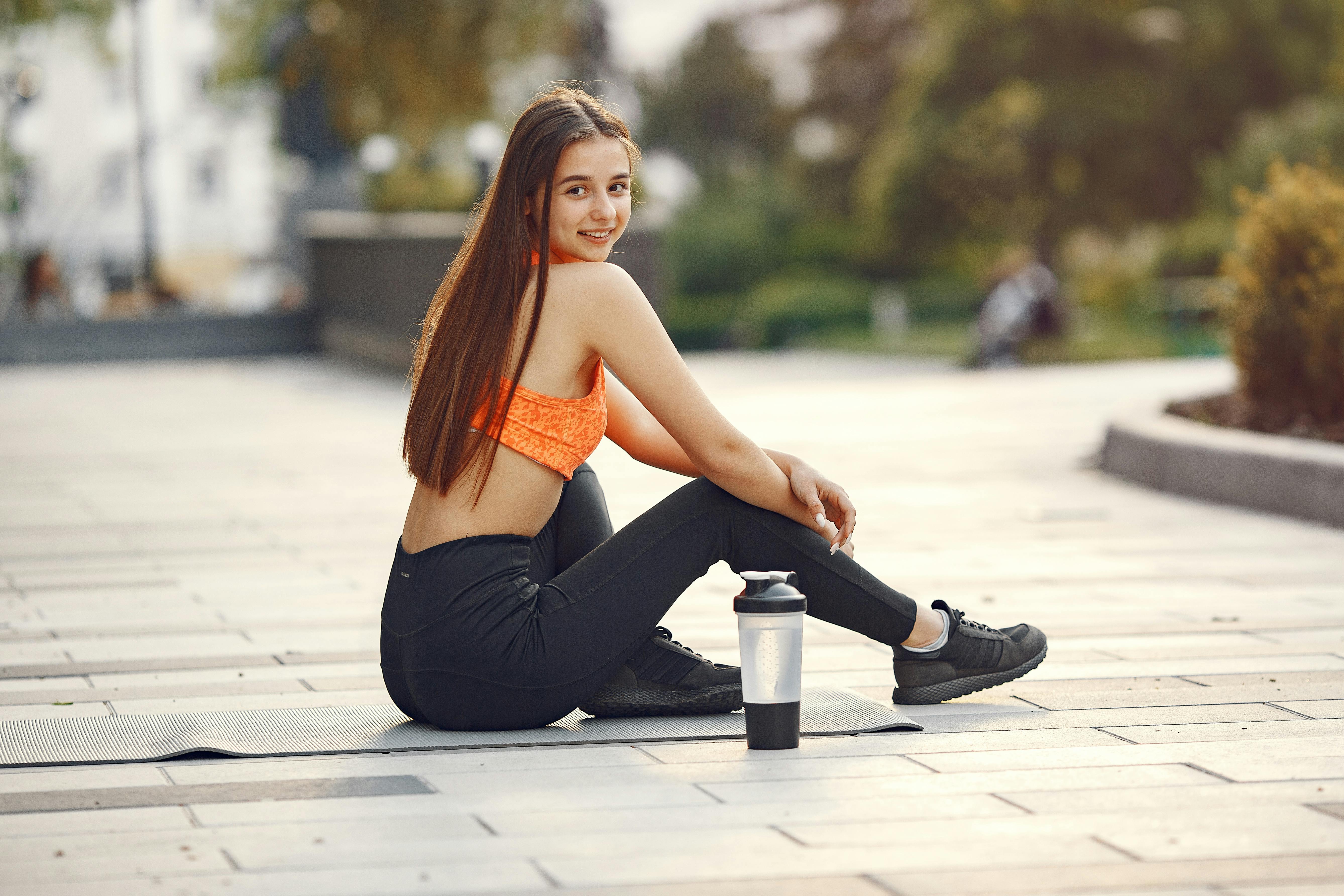 Creatine for women: benefits for energy, menopause, skin &amp; wellness — Photo by Gustavo Fring on Pexels