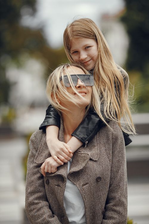 Free Joyful mother and daughter enjoying a sunny day together. Stock Photo