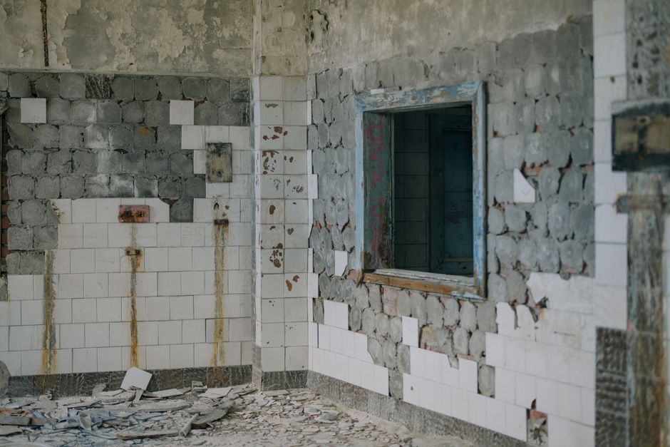 Q: Can I remove peel and stick tile rental apartment without damaging the floor?