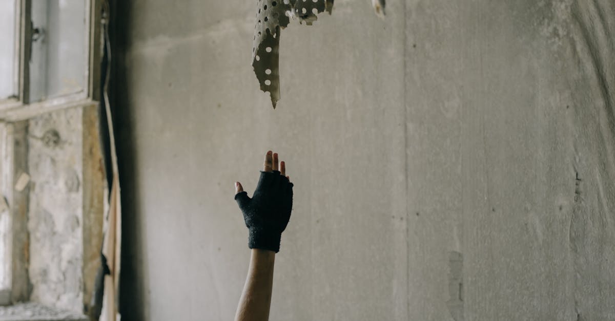 高雄國際商工校舍拆除驚傳軟腳崩塌 市府緊急勒令停工