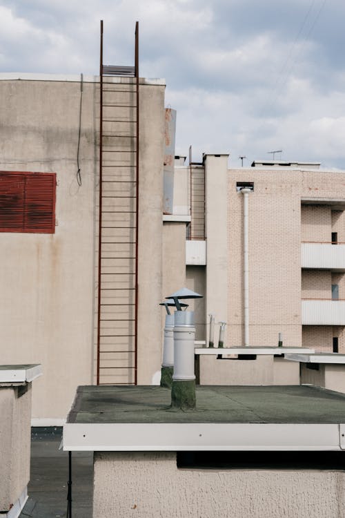 White and Gray Concrete Building