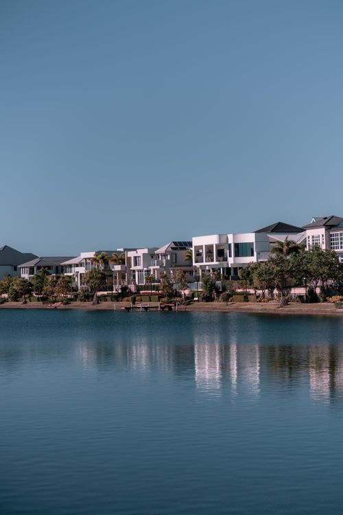 Free Scenic view of modern waterfront villas in Australia, showcasing luxury architecture and tranquil reflections. Stock Photo