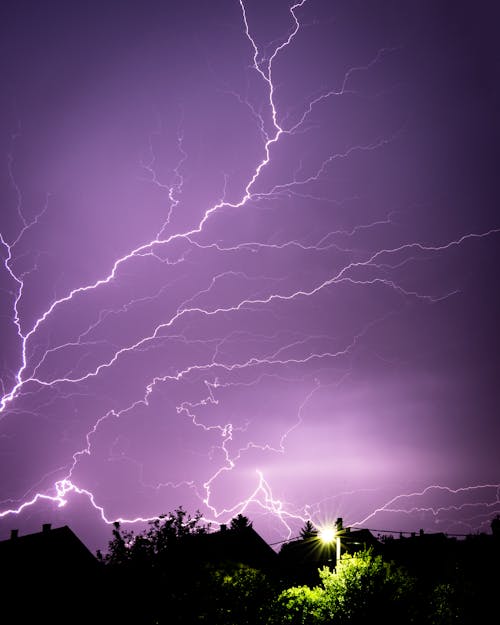 Free Strong Lightning in the Sky Stock Photo