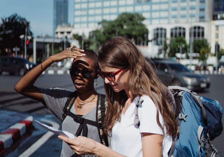 Online dating: starting a conversation on a niche platform