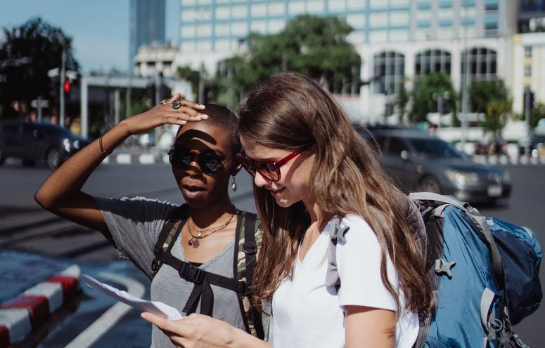 Online dating: starting a conversation on a niche platform