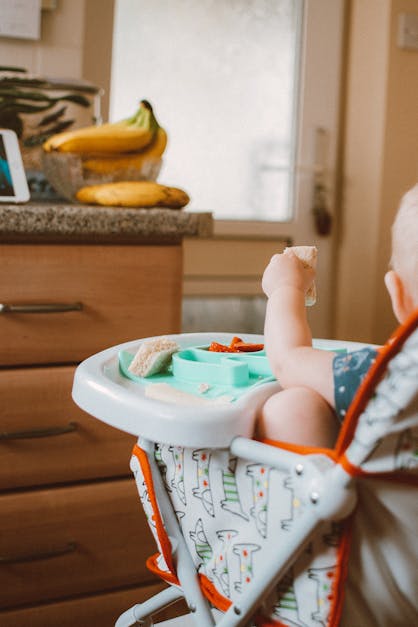 How to cut a banana for a baby