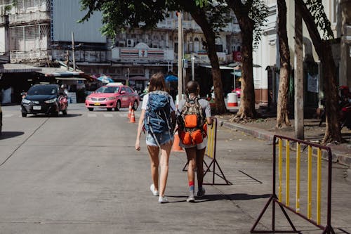 Fotobanka s bezplatnými fotkami na tému backpackers, batohy, chôdza