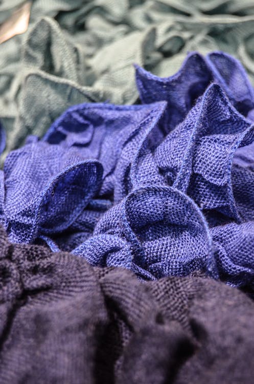 免費 紫色和灰色網眼紡織品的選擇性聚焦照片 圖庫相片