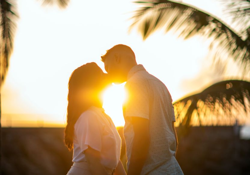 Online dating: starting a conversation on a niche platform