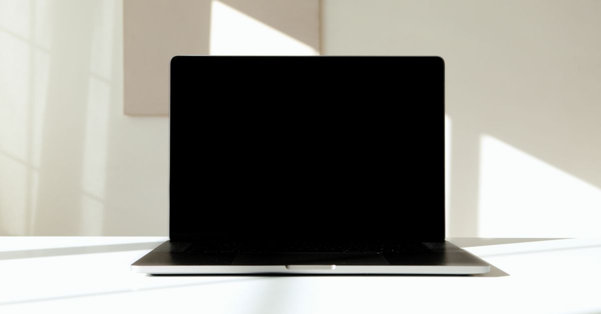 Digital Minimalism 2.0: How 'Dumbphones' and Analog Hobbies Became the Ultimate Status Symbol