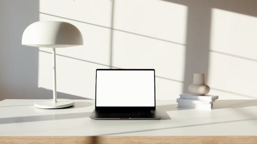 Gratis lagerfoto af bærbar computer, bordlampe, computer