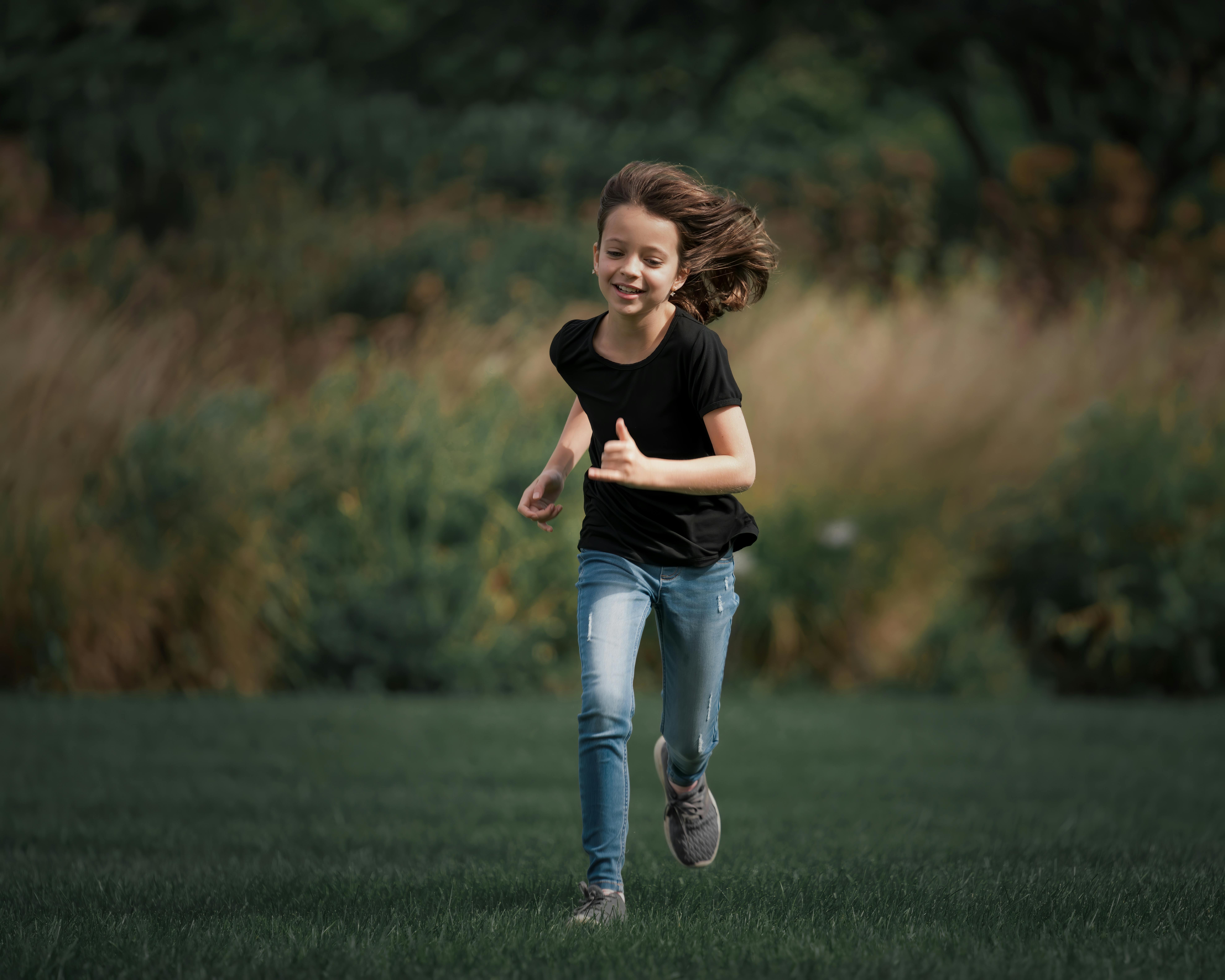 Girl Running Stock Illustration - Download Image Now - Running, Child, Girls  - iStock