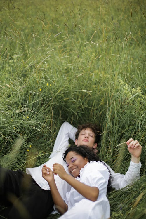 Fotos de stock gratuitas de acostado, al aire libre, amor