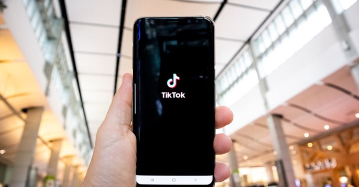 TikTok bloķē dokumentālās filmas par Īlonu Masku kontu