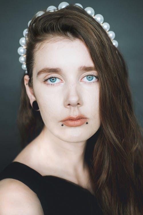 Allure woman with string of pearls on head