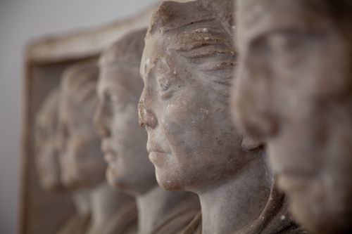 Free Detailed close-up of ancient marble head busts, showcasing fine craftsmanship. Stock Photo