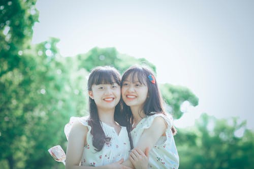 Free Gratis stockfoto met Aziatische vrouwen, broers en zussen, glimlachen Stock Photo