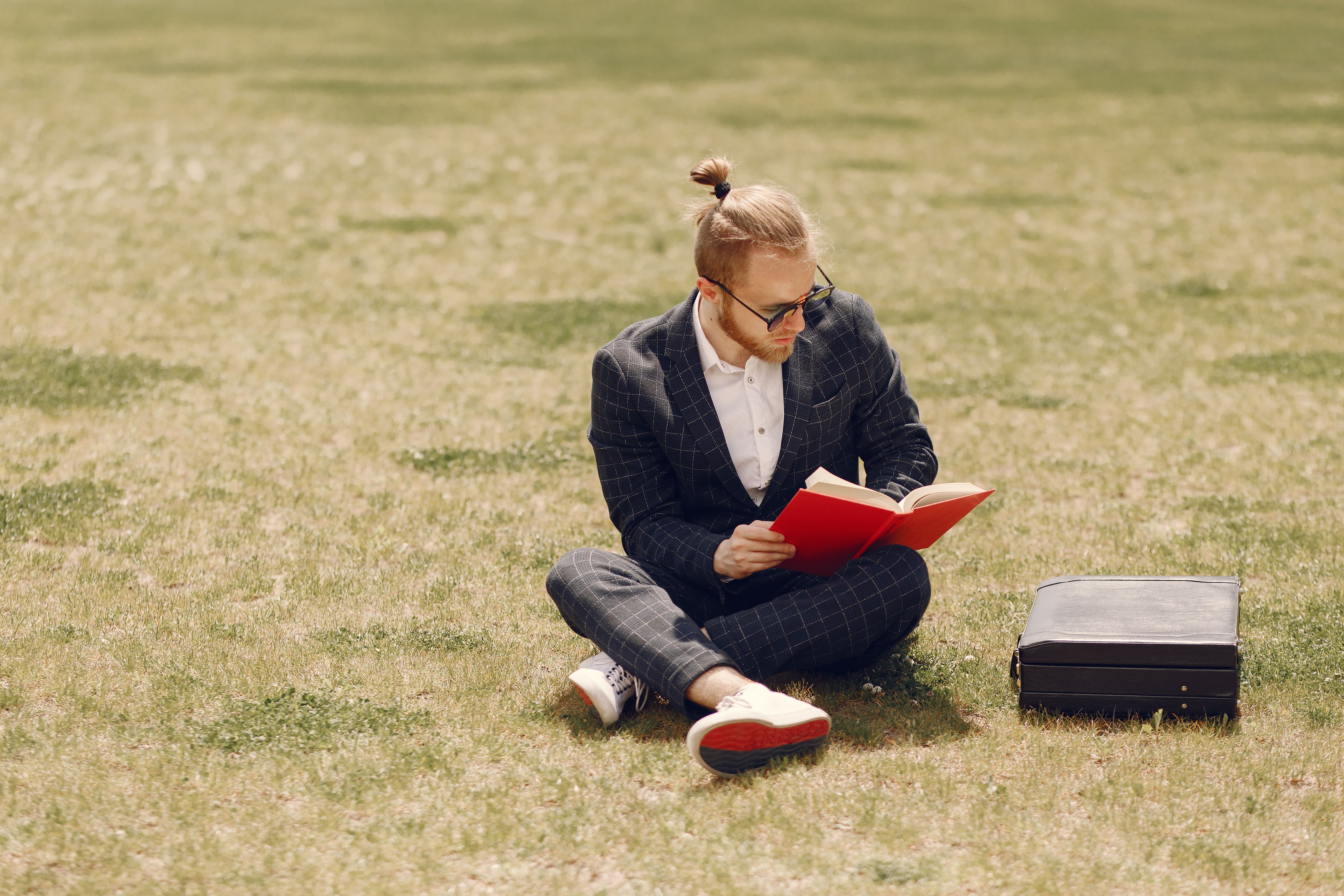28 Self Development Books To Change Your Life In 2026 — Photo by Gustavo Fring on Pexels