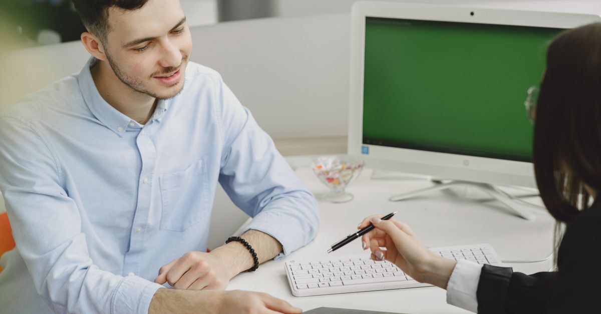 Comment Évaluer le Retour sur Investissement d'un Consultant Informatique