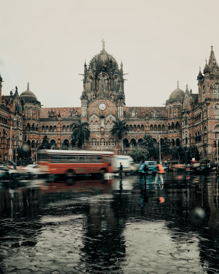 Vehicles Passing By The Chhatrapati Shivaji Terminus