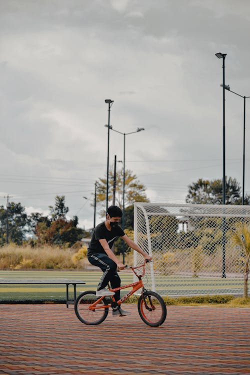 Kostnadsfri bild av ansiktsmask, cykel, man