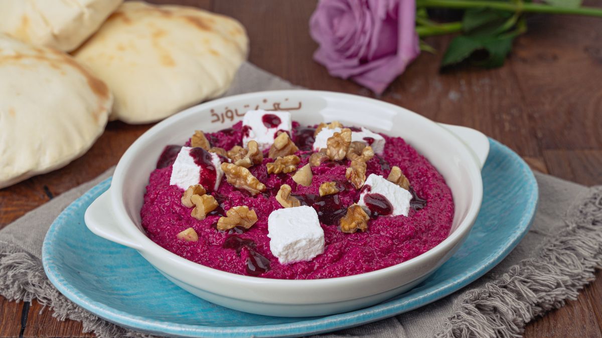 Pita with hummus, beetroot and feta