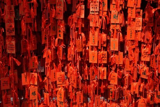 中国重庆传统文化节日上的红色祈祷卡
