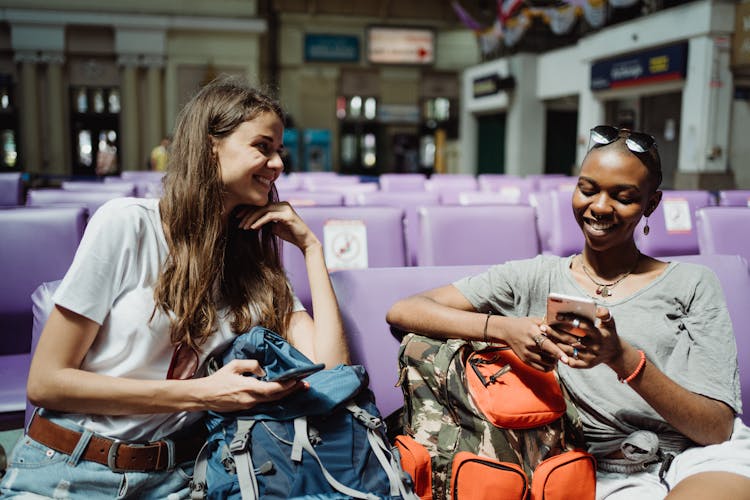 Women Travelers Visiting City With Backpacks