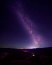 在一个星光灿烂的夜晚，肯纳萨特上空的银河系呈现出令人惊叹的景象