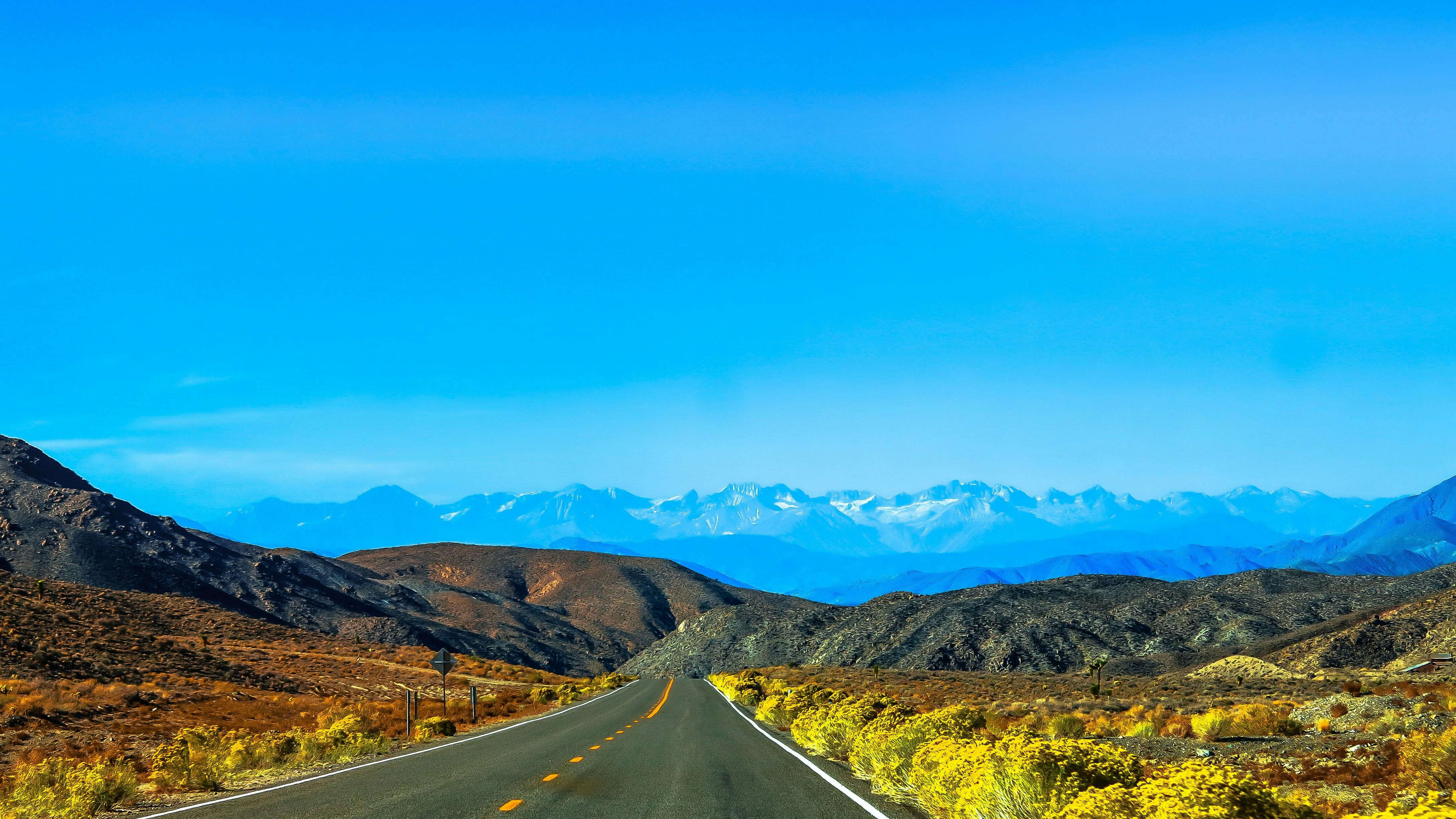 Road Heading Towards Mountain · Free Stock Photo