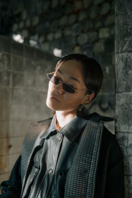 Slicked Back Hair: Gaya Elegan Pria 2025 Slicked Back Hair: Gaya Elegan Pria 2025