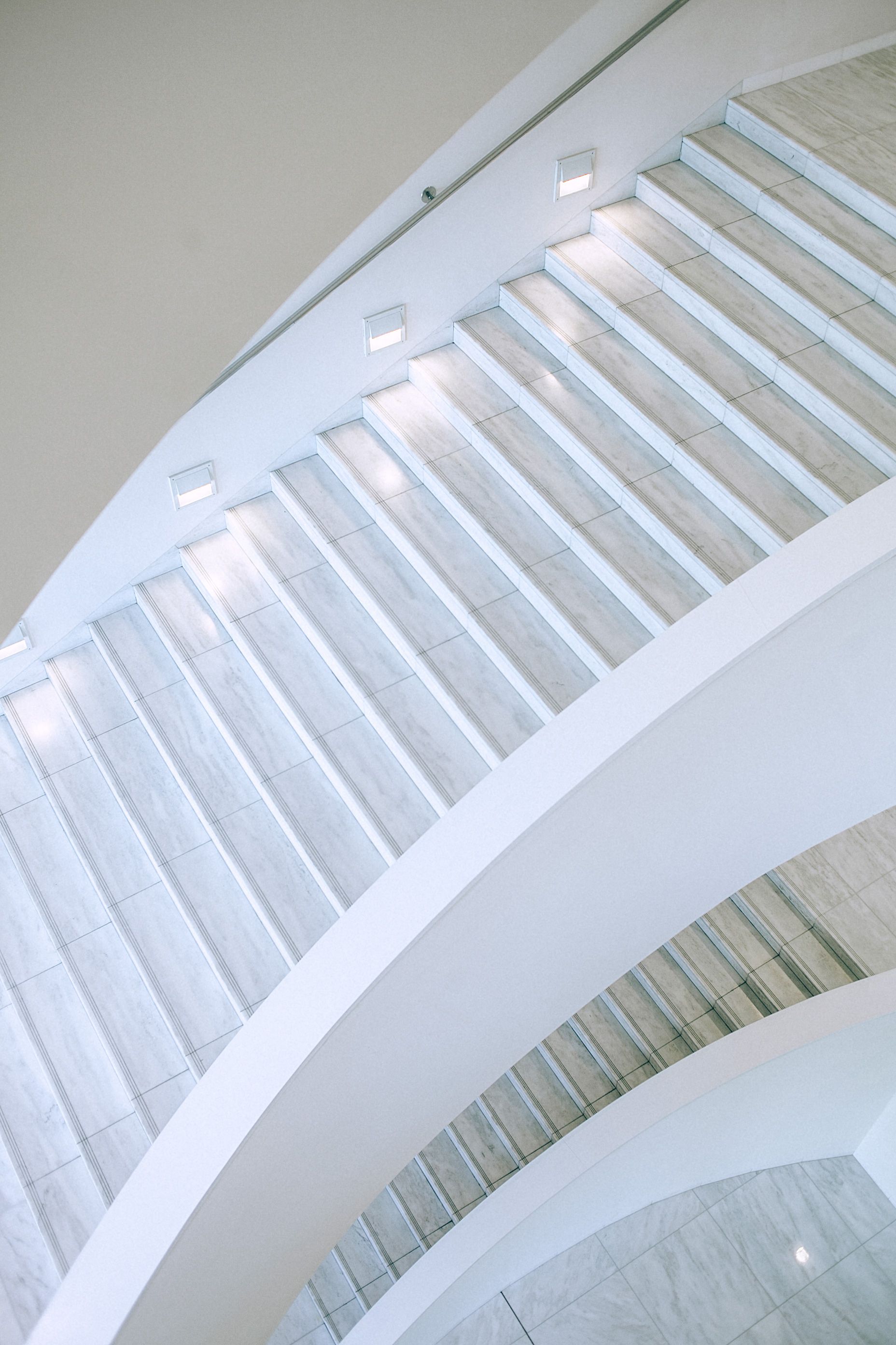 Modern white staircase with illumination · Free Stock Photo