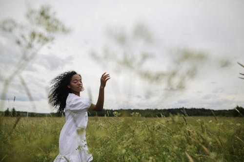 Ingyenes stockfotó afro-amerikai, falu, fehér ruha témában