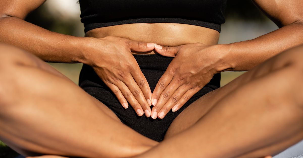 Can wearing tight clothing cause digestive issues and stomach cramps?