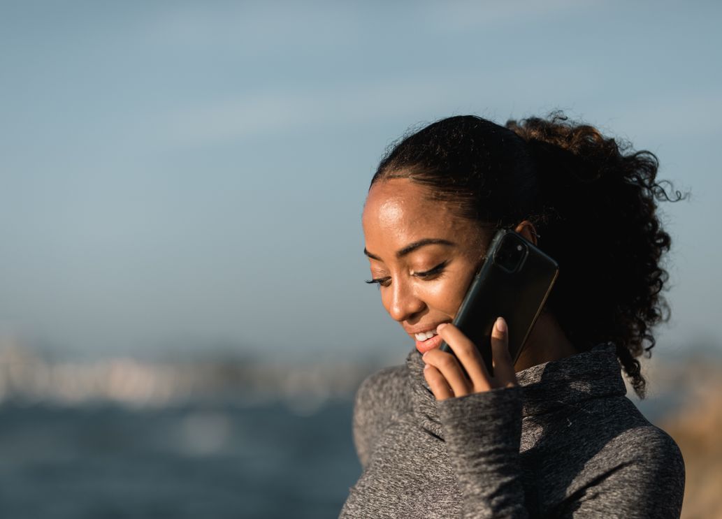 Online dating: starting a conversation on a niche platform