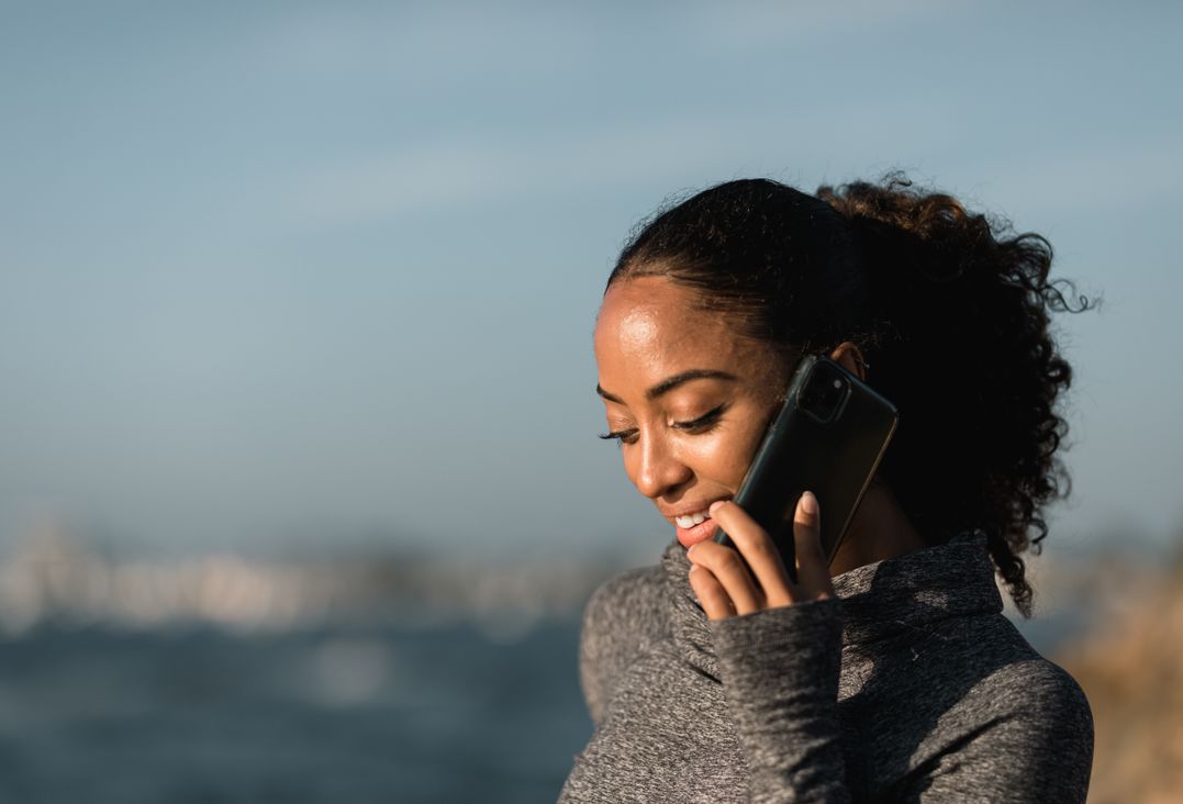 Online dating: starting a conversation on a niche platform