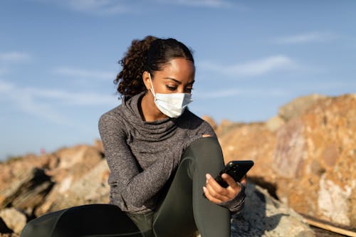 Kostenloses Stock Foto zu afroamerikaner-frau, coronavirus, covid-19