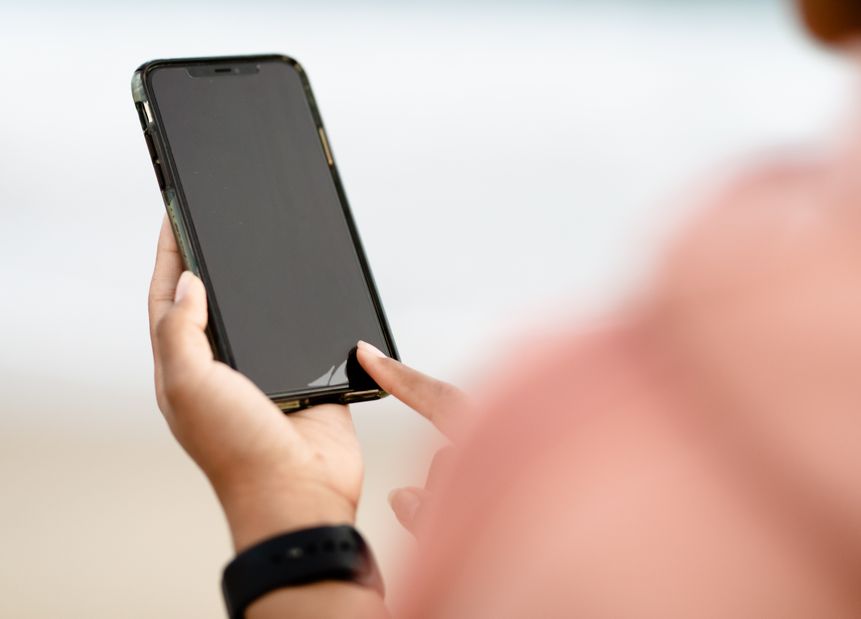 Online dating: starting a conversation on a niche platform