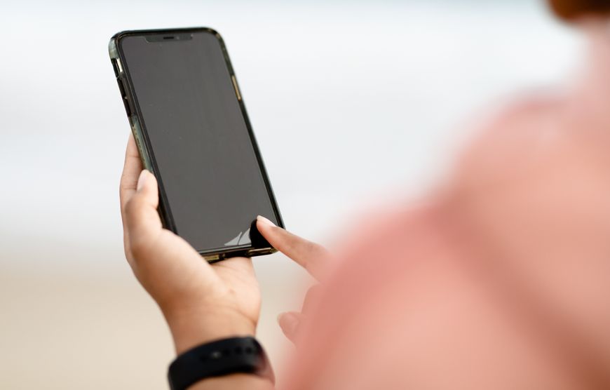 Online dating: starting a conversation on a niche platform