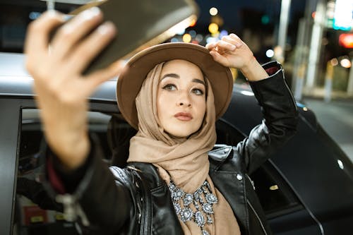Fotobanka s bezplatnými fotkami na tému elegantný, hidžáb, klobúk