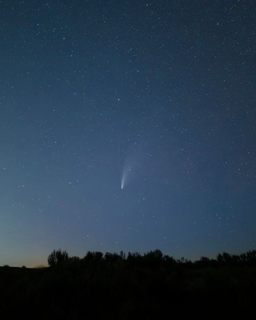 Free A mesmerizing view of a comet streaking across a starry night sky above Rock Island, WA. Stock Photo