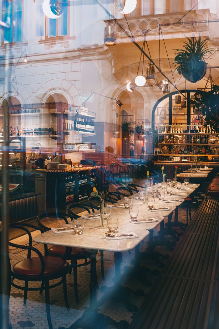 Interior elegante del restaurante