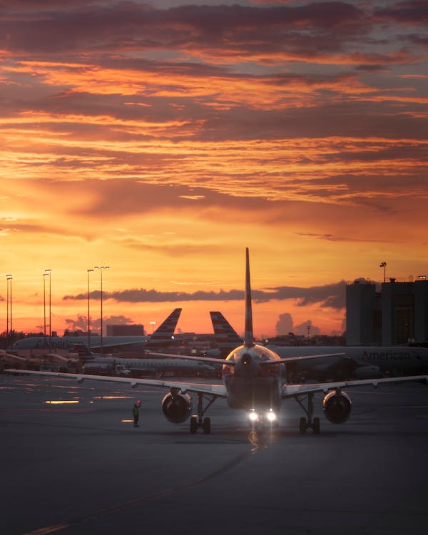 Foto profissional grátis de aeronáutica, aeronaves, aeroporto