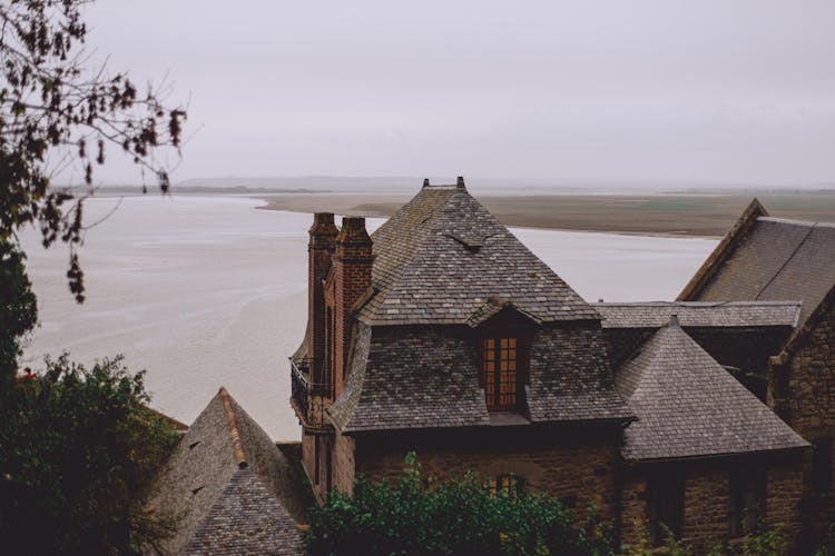 Old Mansion On Vast River Coast