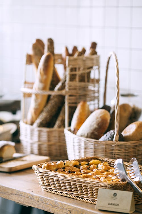 Heerlijk Gebakken Brood En Broodjes In Manden