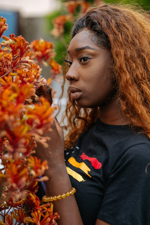 Free Kostnadsfri bild av afrikansk amerikan kvinna, blommor, kvinna Stock Photo