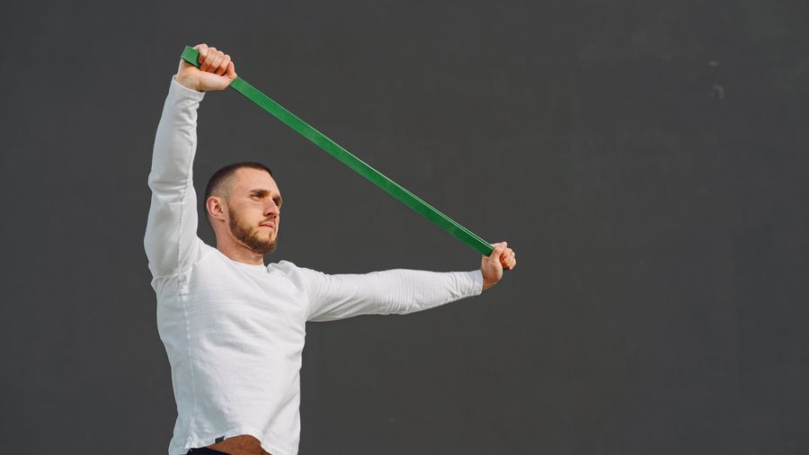 Resistance bands vs dumbbells: which to buy first